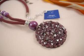 Alternative view of Collana Nella viola