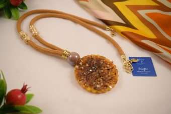 Collana Nella giallo senape