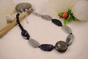 Alternative view of Collana Nadia nera-grigia