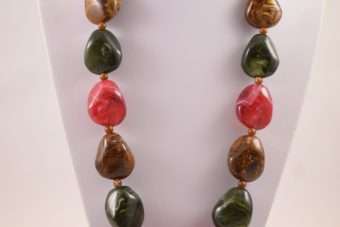Alternative view of Collana Lola marrone-rosso-verde bosco