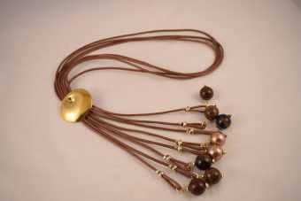 Alternative view of Collana Sarah marrone