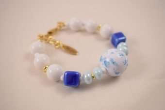 Alternative view of Bracciale Fiametta bianco-blu-azzurro