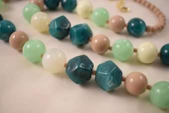 Alternative view of Collana Fiamma verde ottanio-verde menta-bianco