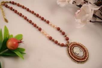 Alternative view of Collana Cammeo Emma terracotta