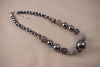 Alternative view of Collana Andreina grigia
