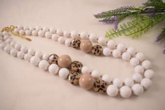 Alternative view of Collana Angela bianca maculata corta
