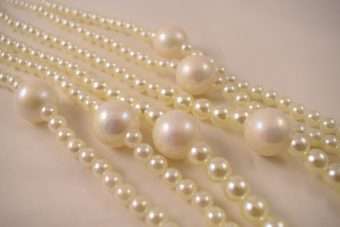 Alternative view of Collana Cloetta bianco perla