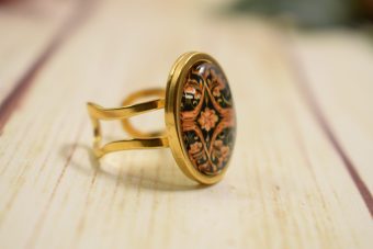 Alternative view of Anello Laura nero-dorato A3