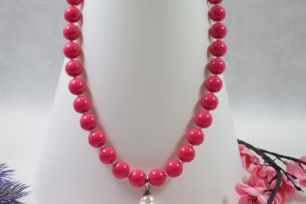 Alternative view of Collana Rosa corta fucsia