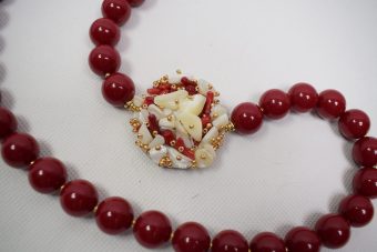 Alternative view of Collana Corinna rosso bordò lunga