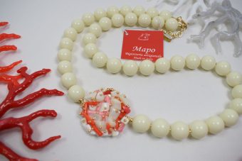 Collana Corinna bianco-crema lunga