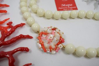 Alternative view of Collana Corinna bianco-crema lunga