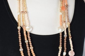 Alternative view of Collana Luisa rosa salmone e cipria