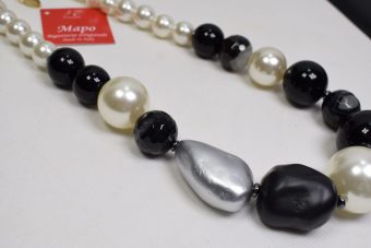 Alternative view of Collana Laura bianco-nero