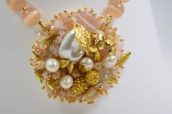 Alternative view of Collana Doris rosa