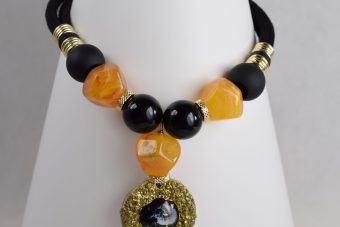Alternative view of Collana Olga nera