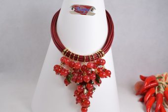 Alternative view of Collana Rosaria rossa