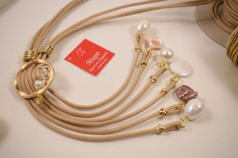 Alternative view of Collana Sarah avana chiara