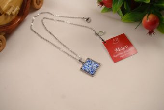 Collana Fantasy lunga blu bianca argentata
