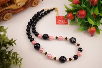 Alternative view of Collana Dorotina nera e rosa