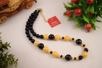Alternative view of Collana Dorotina nera e gialla