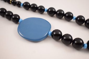 Alternative view of Collana Lina nero-avio