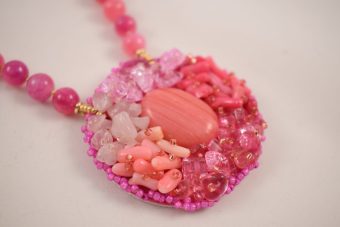 Alternative view of Collana Doris fucsia
