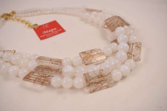 Alternative view of Collana Barbara corta bianca