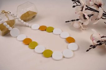 Alternative view of Collana Patty bianco-giallo senape
