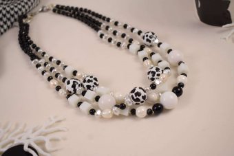Alternative view of Collana Lucilla bianco-nera