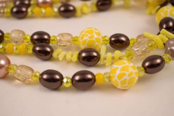 Alternative view of Collana Lucilla giallo-marrone
