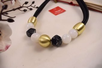 Alternative view of Collana Betty nero, bianco e dorato